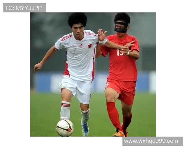 李伟的足球人生：从青涩少年到职业球员的心路历程与成长故事