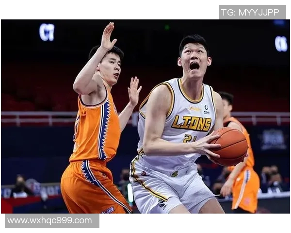 郭昊文：从青涩少年到篮球场上的璀璨明星之路与奋斗历程